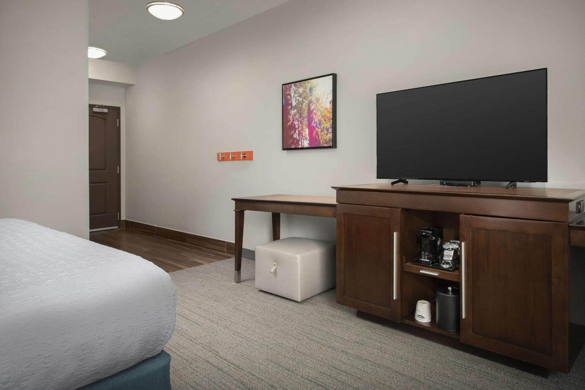 Hampton Inn & Suites Portland/Hillsboro-Evergreen Park Exterior photo